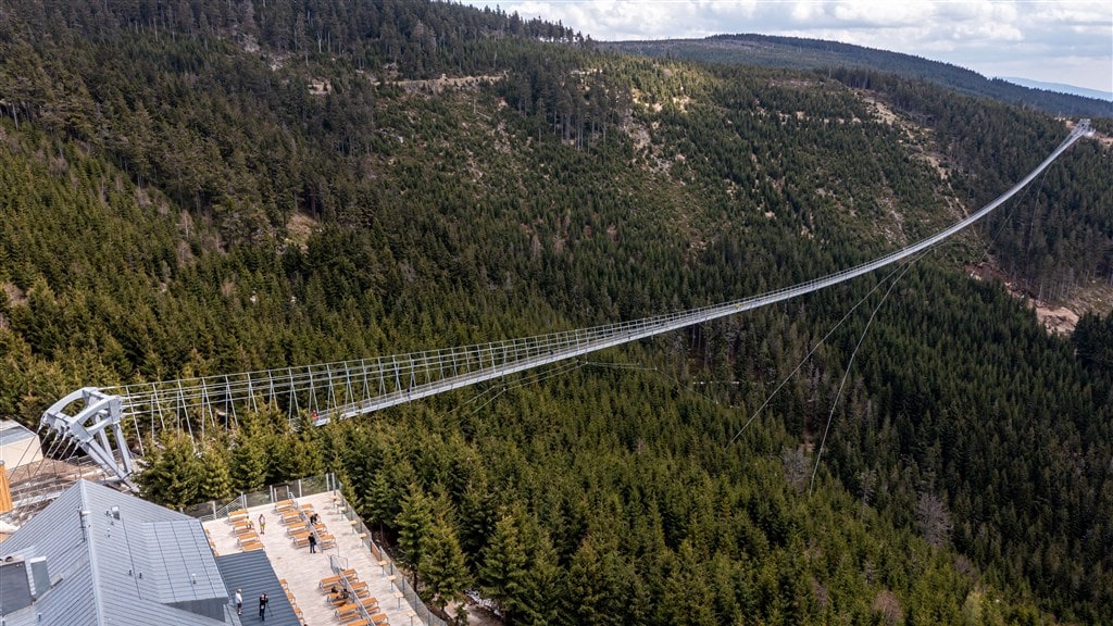 Durfals opgelet: Tsjechië opent 's werelds langste voetgangersbrug