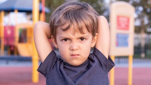 'Mijn zoon (8) wil niet praten over zijn boosheid'