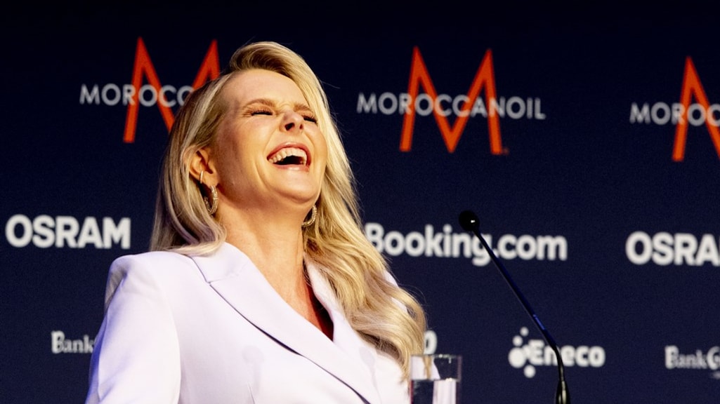 Chantal Janzen deelt plaagstootjes uit aan songfestival in Italië