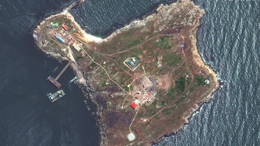 Russen verlaten Slangeneiland, nog steeds hevige gevechten in Oost-Oekraïne