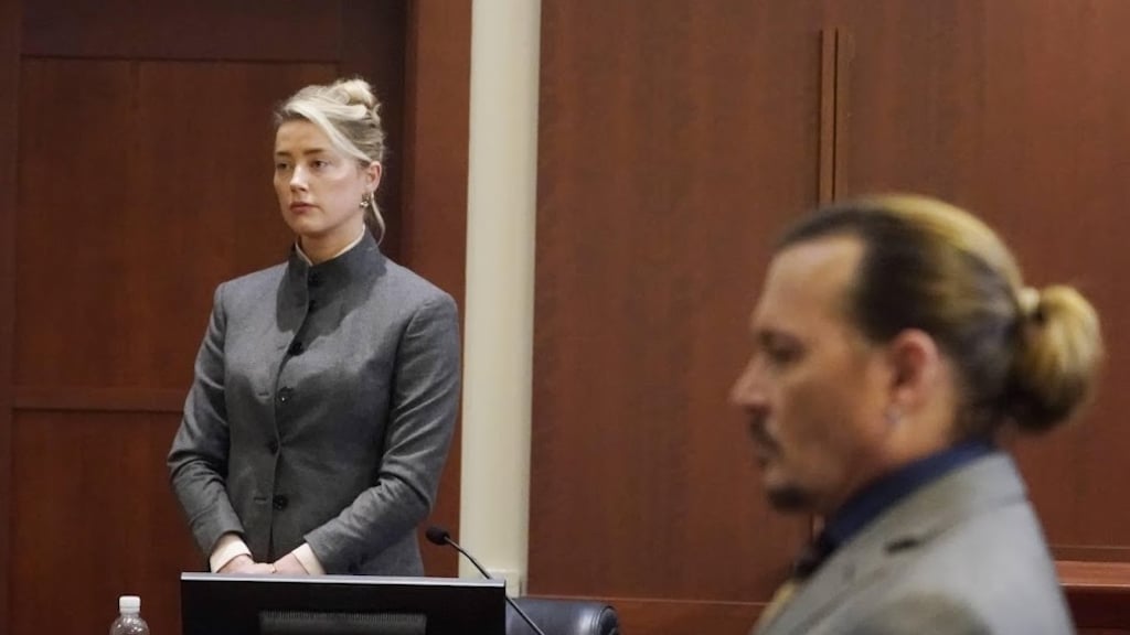 Interview Twan Huys getoond tijdens rechtszaak Johnny en Amber