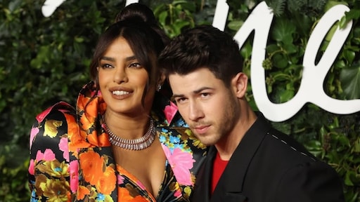 Nick Jonas 'geniet met volle teugen' van zijn leven als vader