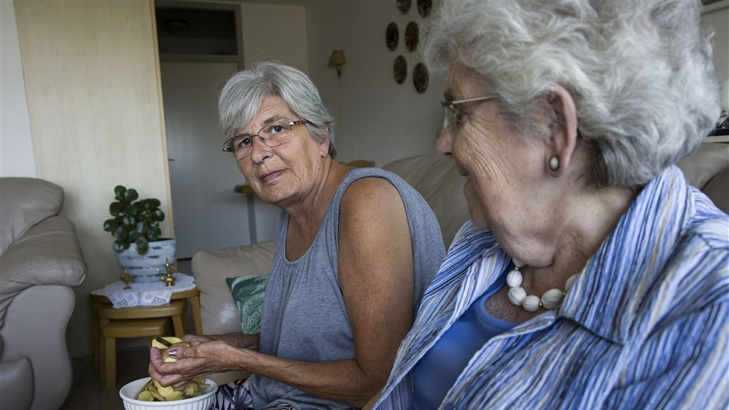 Oplossing personeelstekort in zorg: 'Meer taken vrijwilligers'