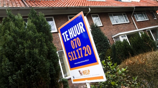 Kabinet gaat middenhuurders beschermen tegen woekerprijzen