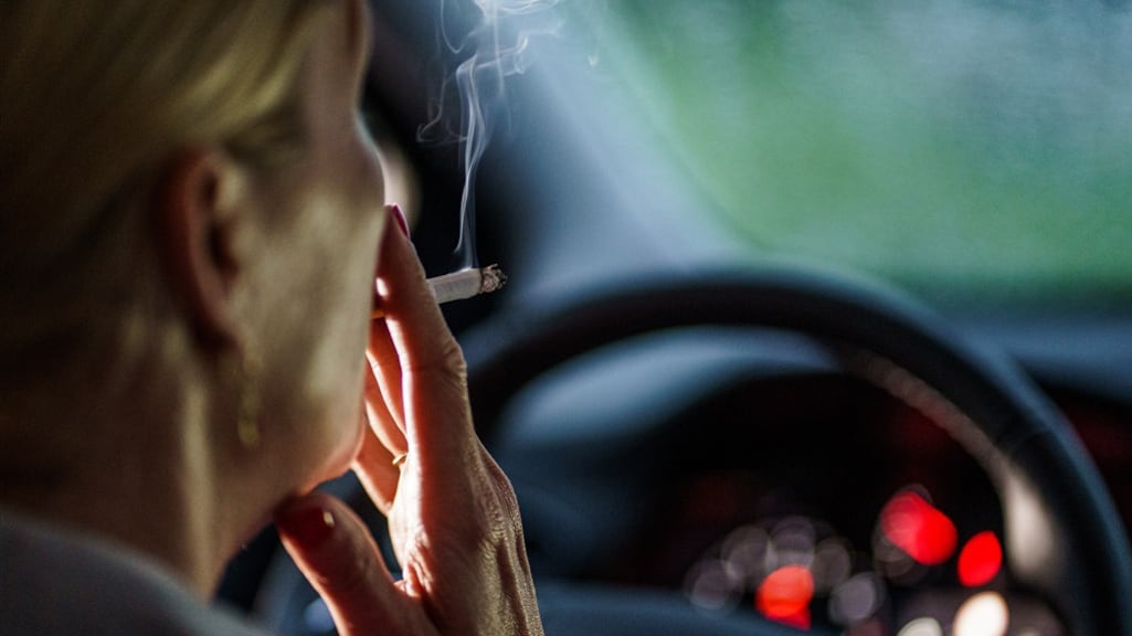 Buiten roken voor de kinderen? 'Derdehandsrook' ook schadelijk