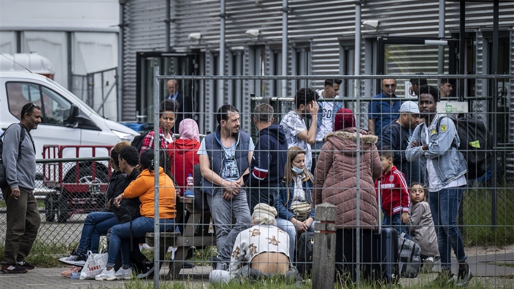 Vannacht sliepen opnieuw zeker honderd asielzoekers op stoelen