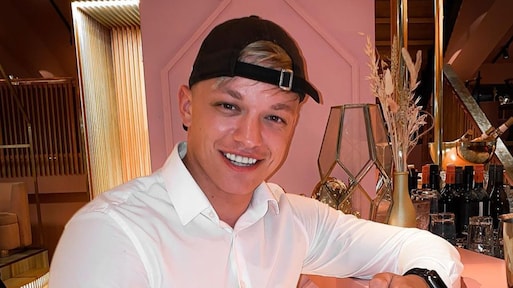 Dusty na levensgevaarlijk scooterongeluk: 'Ik ben al een jaar nuchter'