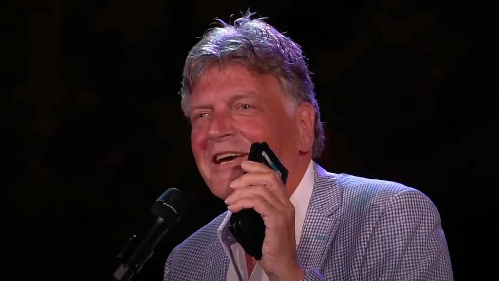 Gast De Oranjezomer getrouwd na historisch aanzoek op tv