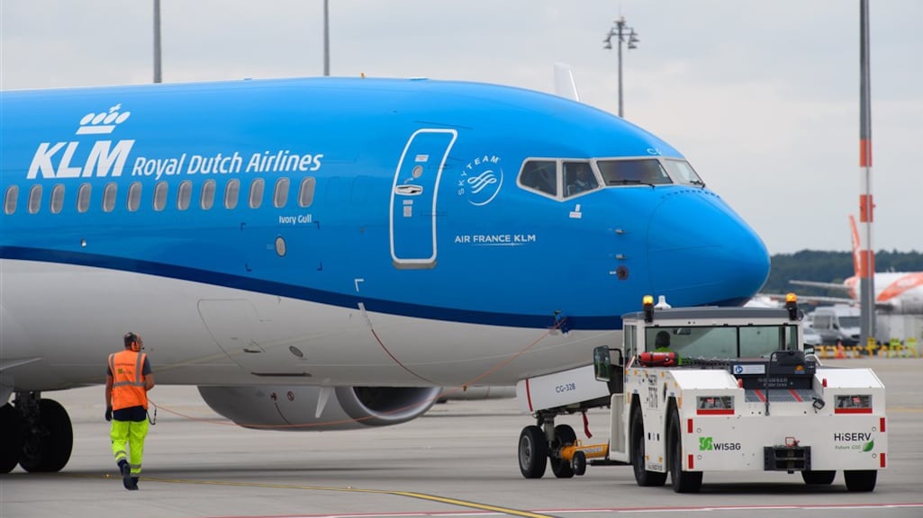 KLM laat duizenden passagiers achter op Europese vliegvelden vanwege chaos Schiphol
