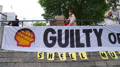 Vergadering aandeelhouders Shell gestaakt om klimaatprotest