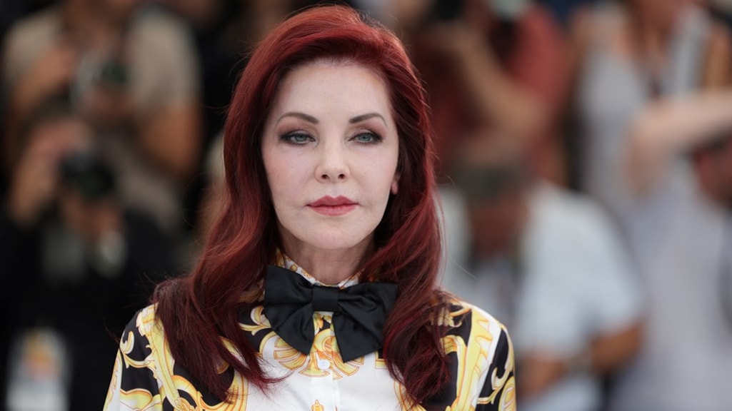 Priscilla Presley klaagt voormalige zakenpartners aan voor 1 miljoen dollar wegens financieel misbruik