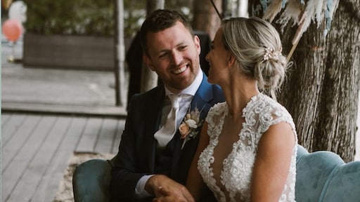 Royce de Vries emotioneel tijdens huwelijksfeest