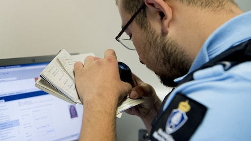 Marechaussee onderschepte vorig jaar weer meer valse identiteitspapieren