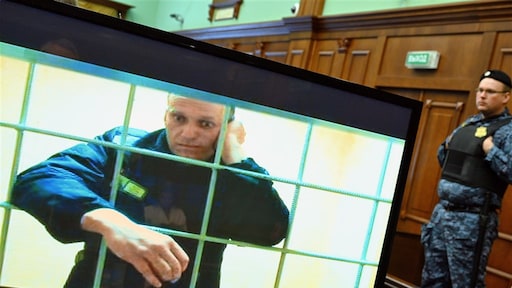 Volgende aanklacht tegen Poetincriticus Navalny: '15 jaar langer vast'