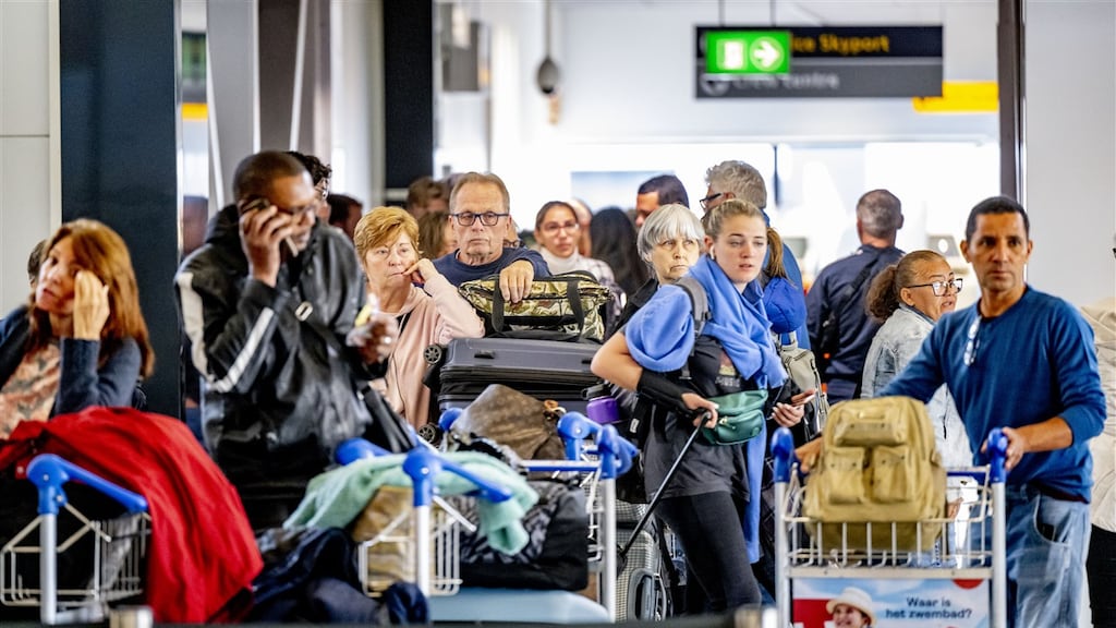 Vertrekhal Schiphol vanaf vandaag alleen open voor reiziger die binnen 4 uur vliegt
