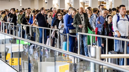 Drukte Schiphol gaat in golven, soms ook rustige momenten