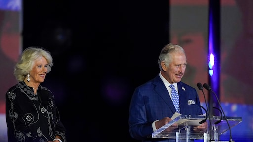 Prins Charles bedankt 'mummy' Elizabeth tijdens jubileumconcert