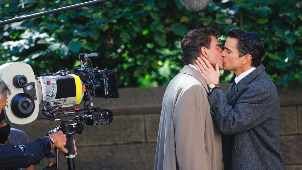 Bradley Cooper en Matt Bomer zoenen