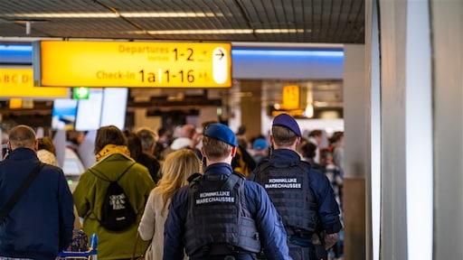 Zelfscanpoortjes op Schiphol geplaagd door storingen