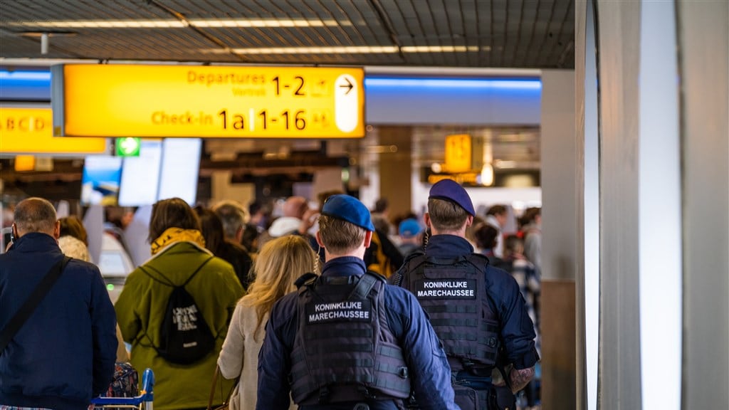 Zelfscanpoortjes op Schiphol geplaagd door storingen