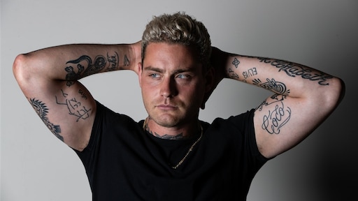 Douwe Bob toont binnenkort zijn afgetrainde lijf op cover van Men's Health