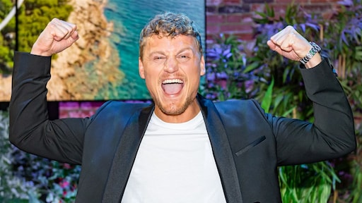 Kaj Gorgels toont sixpack na 10 weken letten op 'vleesvoertuig'