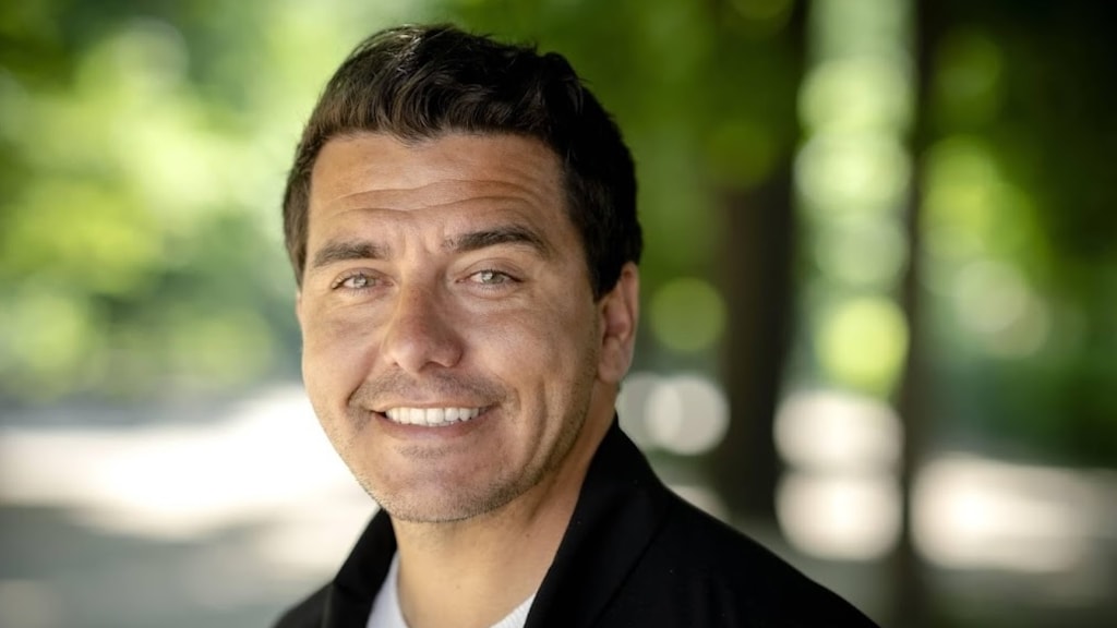 Jan Smit ontvangt 75ste gouden plaat uit handen van Humberto