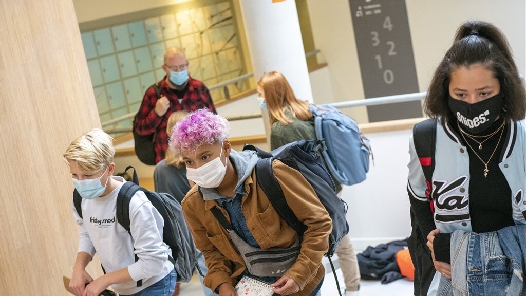 Kabinet wil samenleving zo lang mogelijk openhouden bij nieuwe coronagolf, zeker de scholen