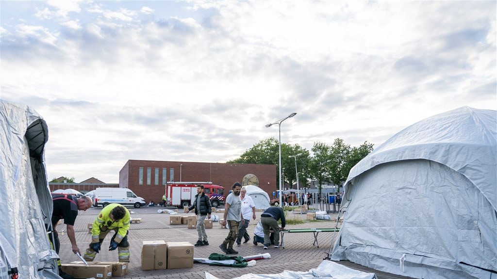 Rode Kruis: asielzoekers Ter Apel urenlang zonder eten en drinken