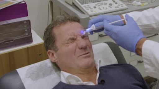 John de Bever aan de botox: 'Ben de oude versie van George Clooney'