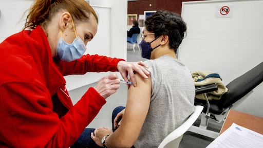 Onderzoek RIVM: met of zonder vaccinatie net zo vaak long covid-klachten