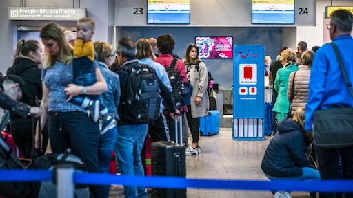 Lange rijen op Eindhoven Airport, volgens luchthaven door 'vroegkomers'