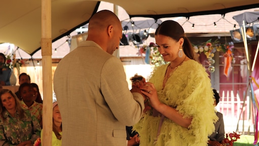 Nina en Bing stralen op liefdesfeest in zomercliff GTST