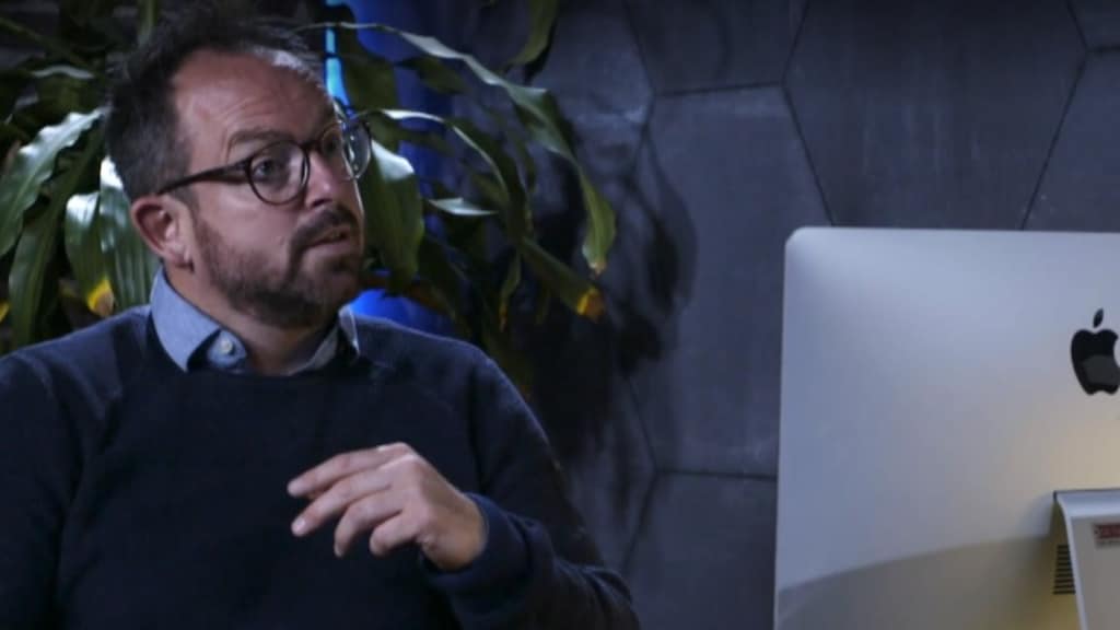 Stalkende ex gooit dildo’s over schutting in Zeeman Confronteert