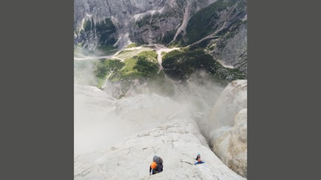De zuidkant van de Marmolada, de lawine was aan de noordkant.