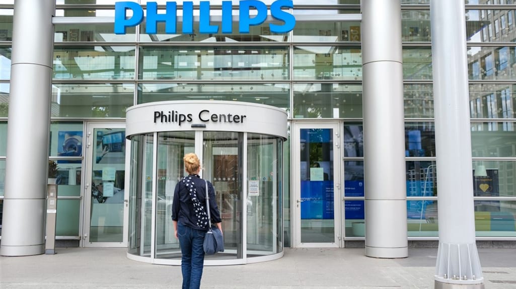Vrouw verzweeg conflictontslag en keerde terug bij Philips in topbaan