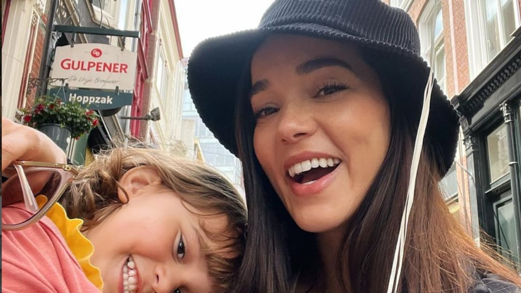 Bibi Breijman deelt voor het eerst gezicht van zoontje Chester