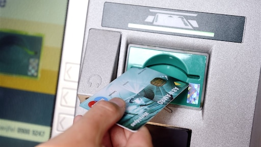 ABN Amro door eigen medewerkers voor tonnen getild