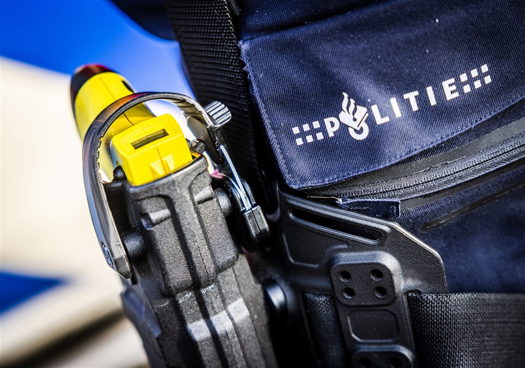 'Agenten te spreken over gebruik stroomstootwapen'