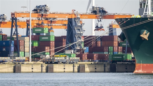 Ondanks oorlog wordt er meer Russische olie via Rotterdam vervoerd