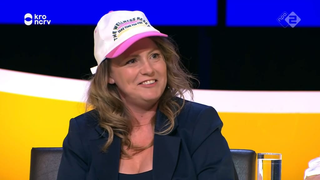 De Slimste Mens-kijkers ergeren zich groen en geel aan pet van Michèlle Schimscheimer