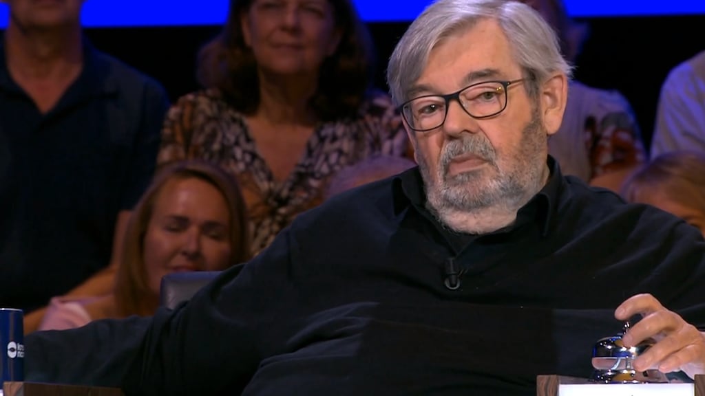 Iconische De Slimste Mens-bel van Maarten van Rossem verdwijnt van de buis