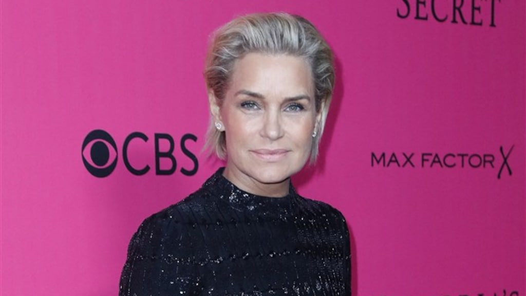 Yolanda Hadid doorbreekt lange stilte: 'Worstelde met depressie'