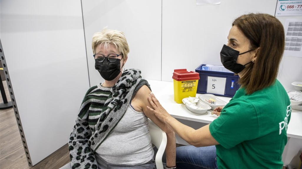 Corona voelt ver weg, maar GGD prikt gestaag door deze zomer