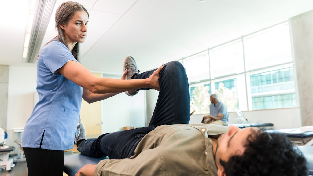 Alex: 'Heb ik een verwijzing nodig voor de fysiotherapeut?'