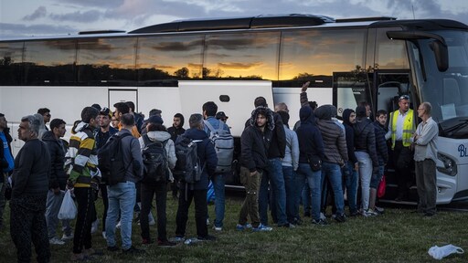 'Honderden asielzoekers werden zonder controle door land gestuurd'