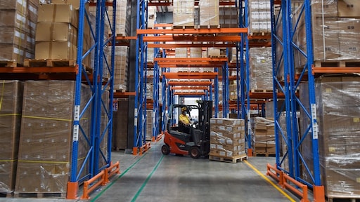 Heel gevaarlijk: werken in een distributiecentrum