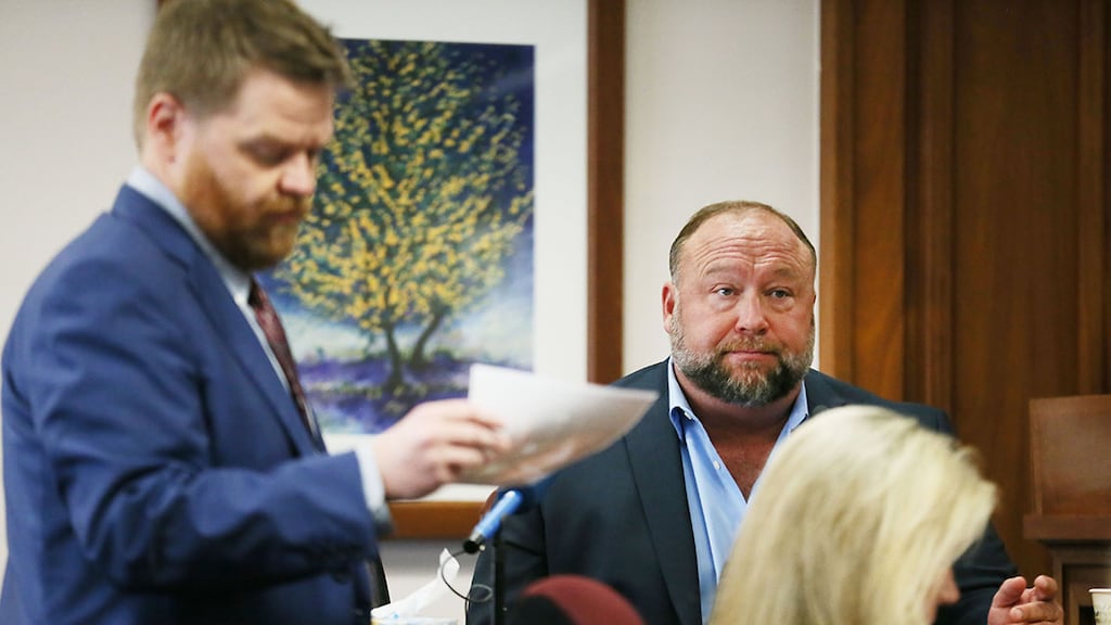 Tijdens de rechtszaak doken belastende sms-jes van Jones op.