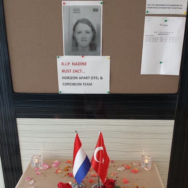 In haar hotel werd een gedenkhoekje ingericht.