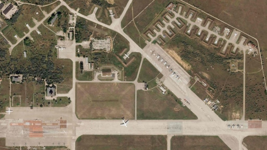 Het vliegveld voor de beschieting